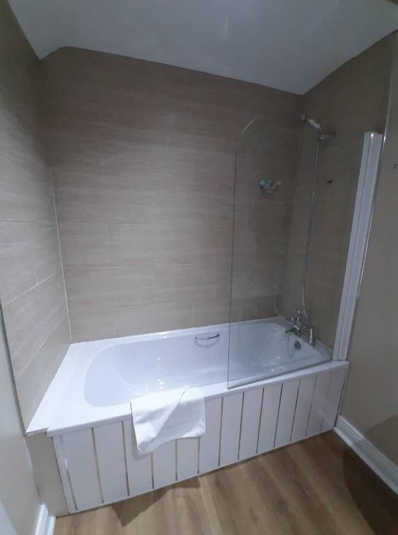 Гостевой дом JBs Bar & Guest Accommodation Килкенни-49